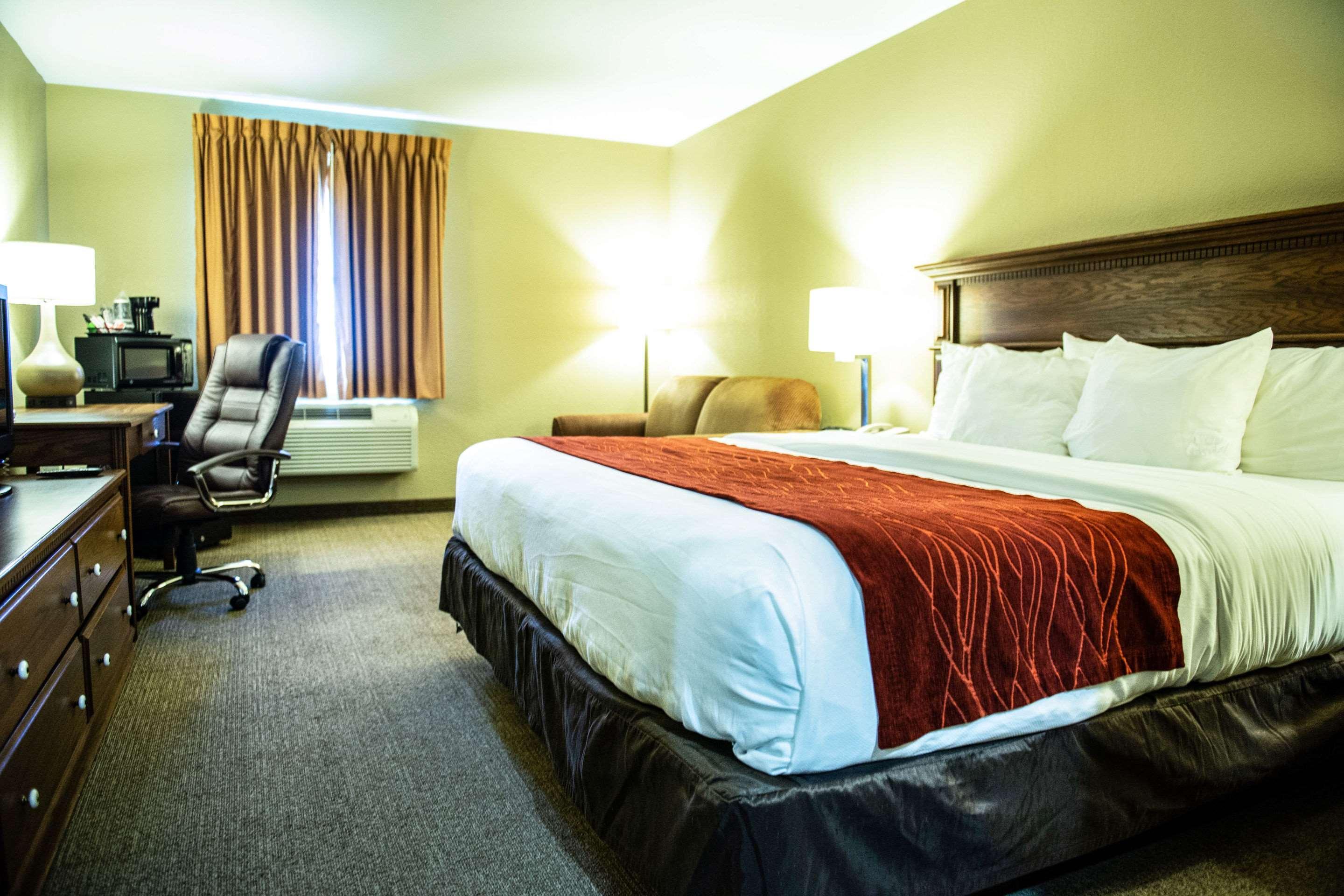 Comfort Inn Marshall Station Bagian luar foto