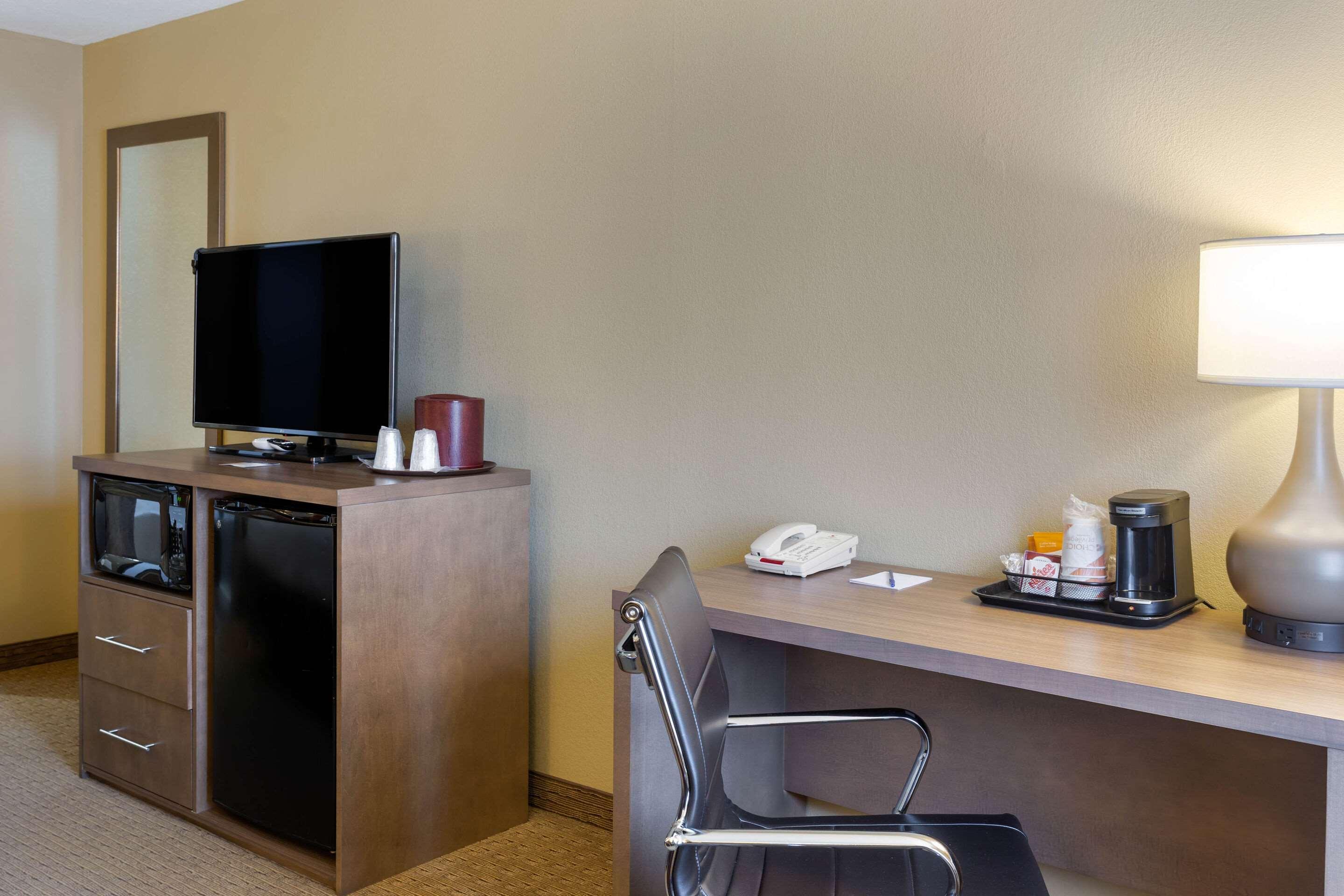 Comfort Inn Marshall Station Bagian luar foto