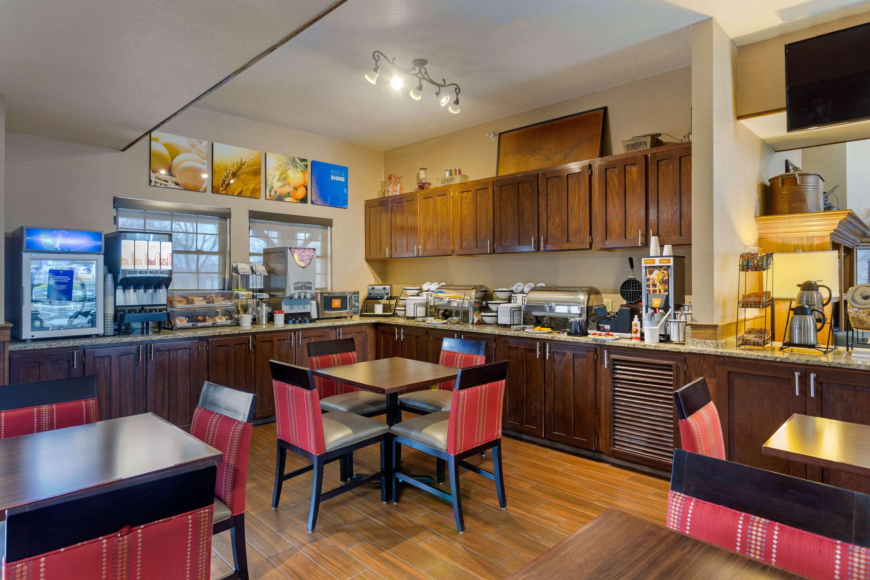 Comfort Inn Marshall Station Bagian luar foto