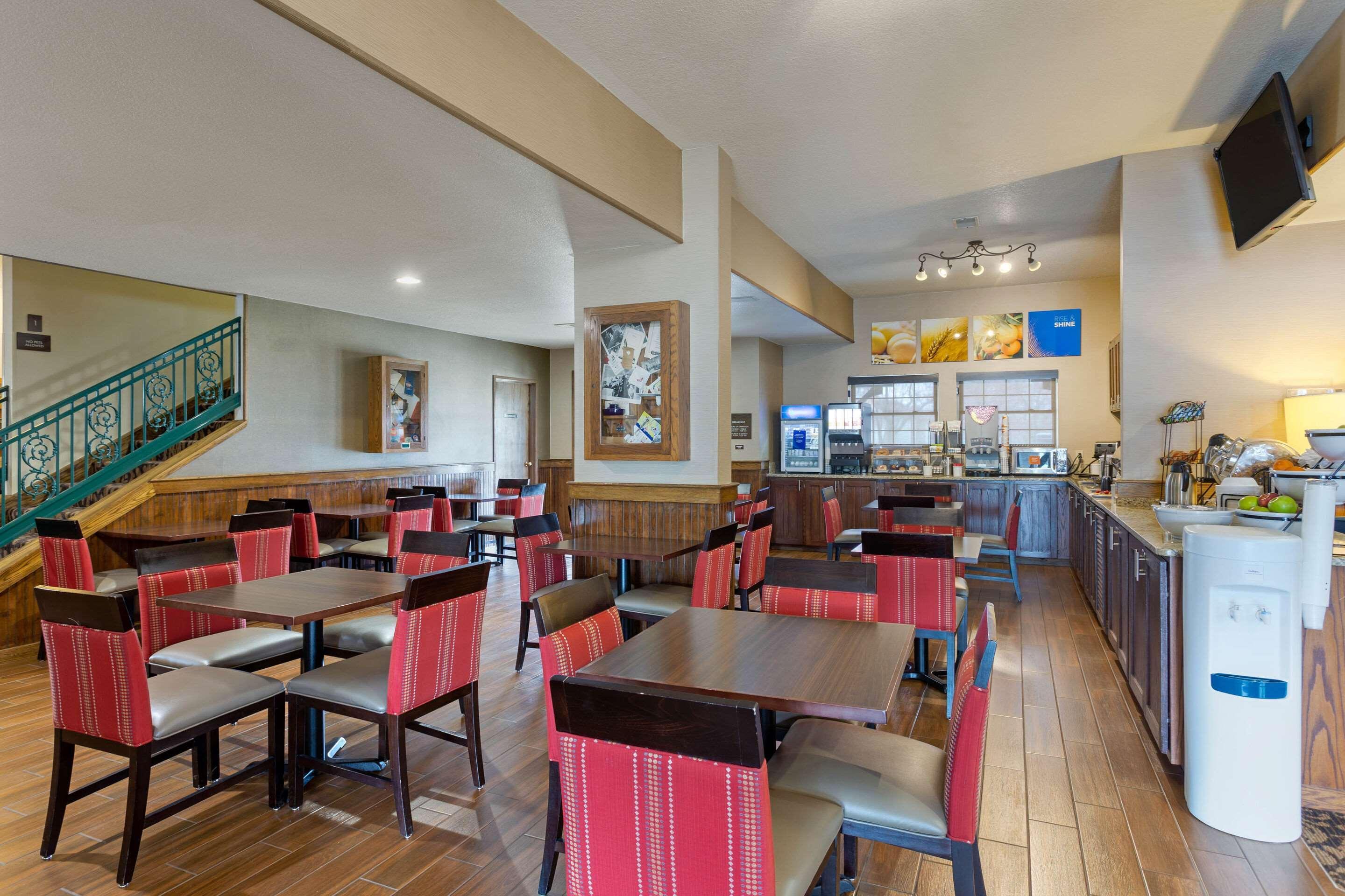 Comfort Inn Marshall Station Bagian luar foto