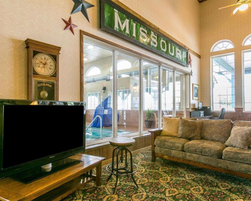 Comfort Inn Marshall Station Bagian luar foto